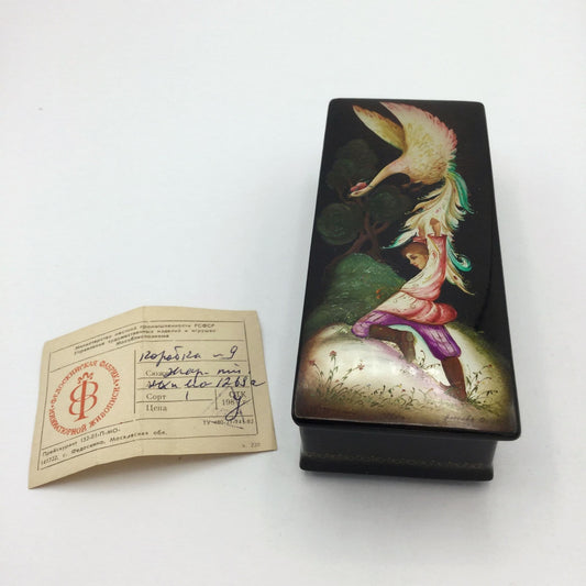 Hand-painted wooden trinket box featuring a 1984 Fedoskino miniature scene, crafted by Beeches Vintage.