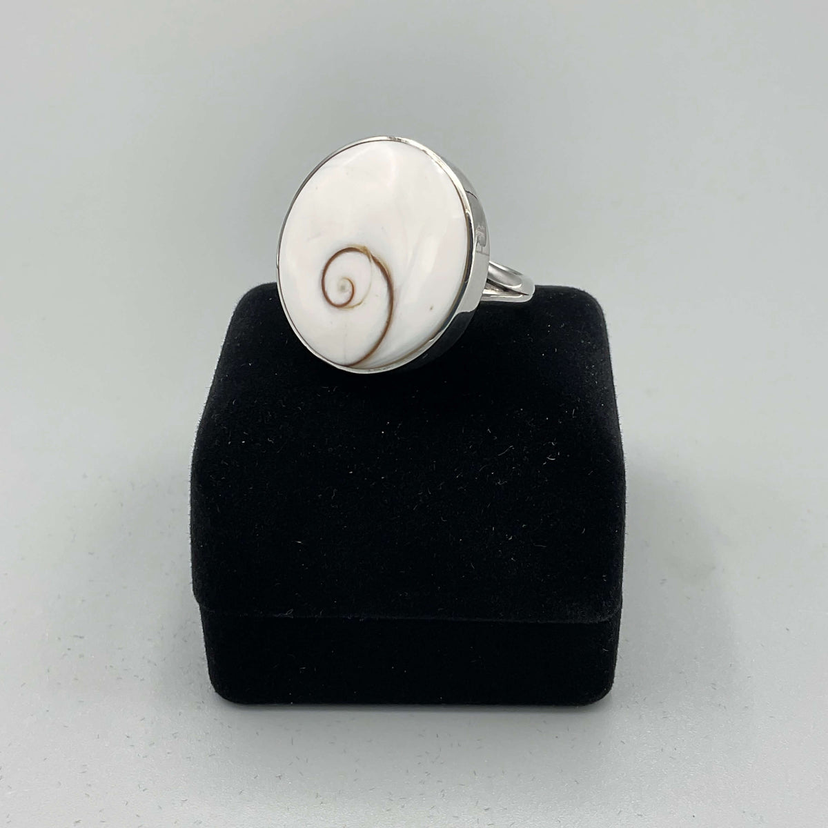 Silver enamel ring with intricate beeches vintage design, showcasing detailed craftsmanship and a polished finish.