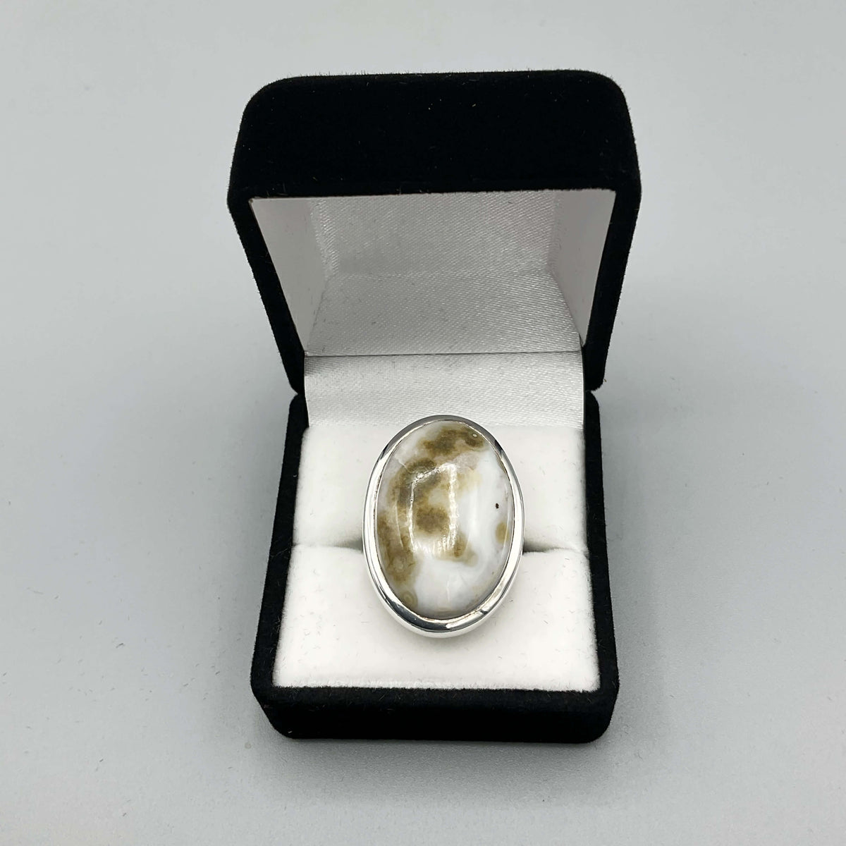 Beeches Vintage Moss Agate Ring featuring a polished moss agate gemstone set in a vintage-style ring.