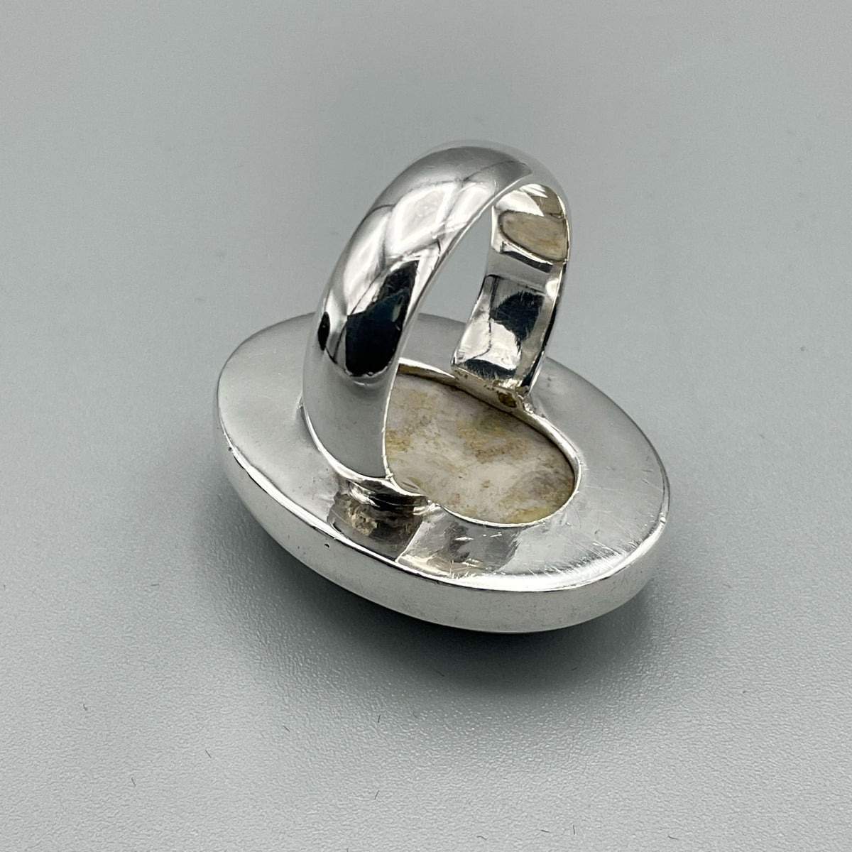 Beeches Vintage moss agate ring featuring a smooth, polished moss agate gemstone set in a silver band.