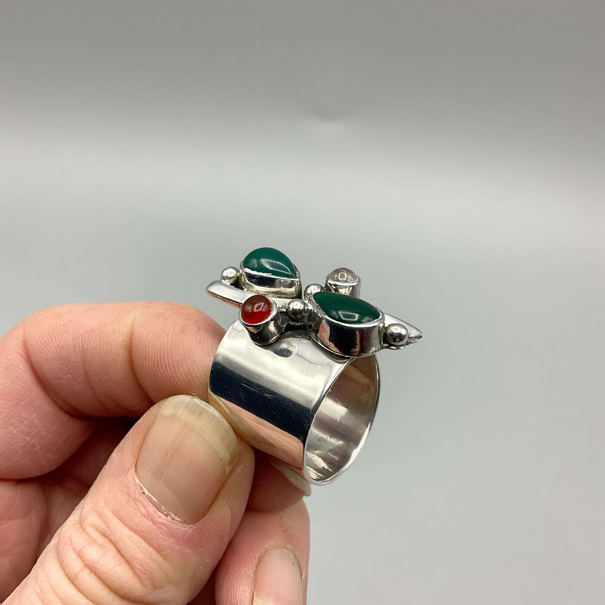 Multicoloured agate silver ring featuring vibrant, polished stones set in a detailed silver band, designed by Beeches Vintage.