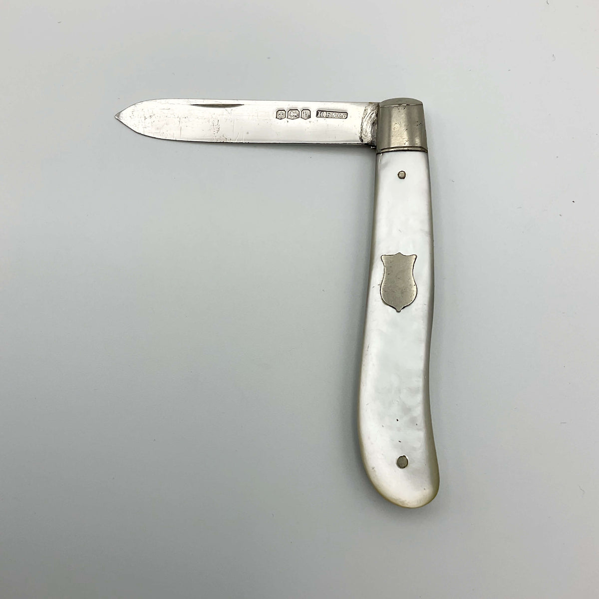Vintage 1925 Beeches Vintage sterling silver fruit knife with intricate handle and blade, showcasing antique craftsmanship.
