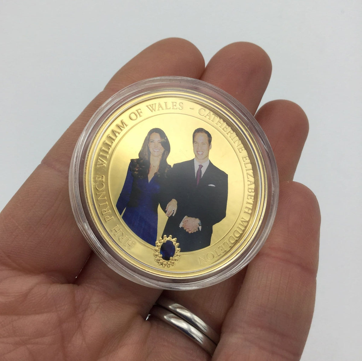 Cook Islands 2010 William and Catherine Dollar Coin - Beeches Vintage