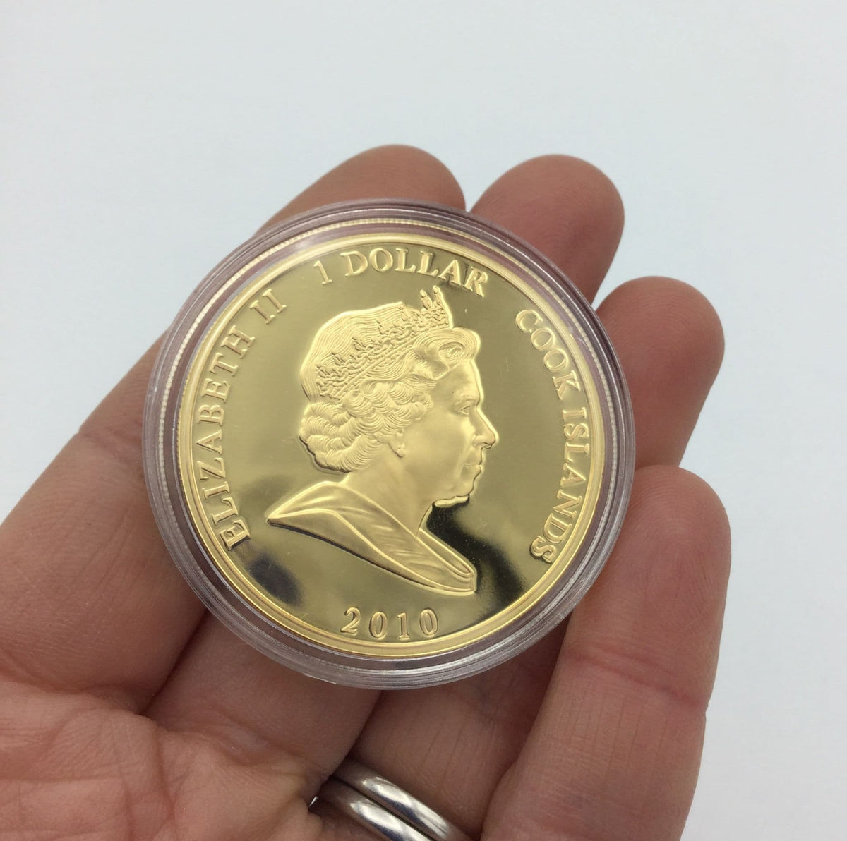 Cook Islands 2010 William and Catherine Dollar Coin - Beeches Vintage