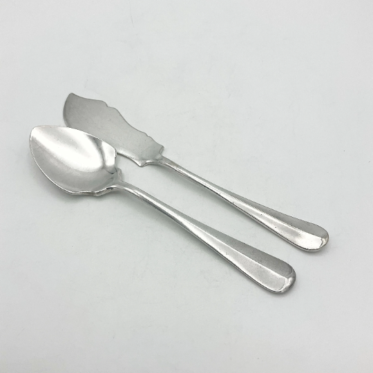 Beeches Vintage 1930s Mappin & Webb butter knife and jam spoon set with ornate silver handles.