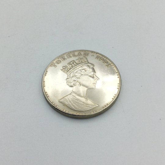 Pearl Harbor 5 Dollar Commemorative Coin - Beeches Vintage