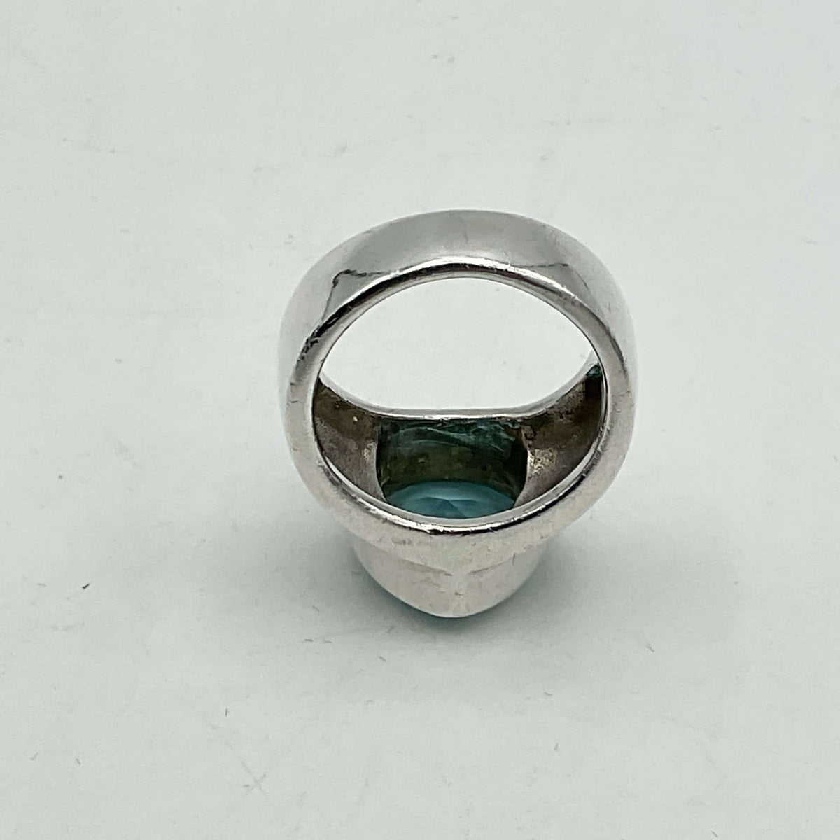 Silver aquamarine ring with light-blue topaz gemstone, featuring a vintage design by Beeches Vintage.