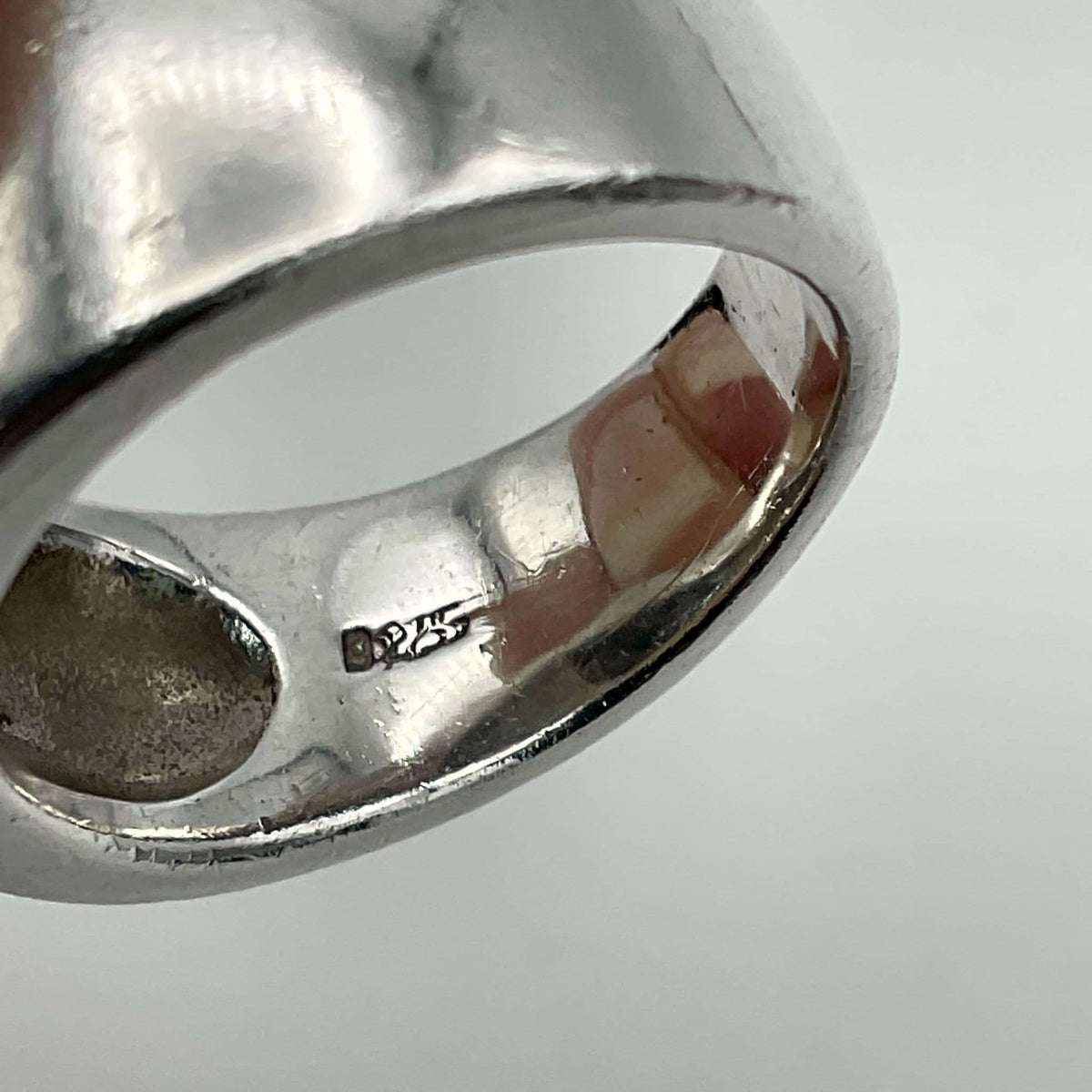Silver ring featuring a light blue topaz gemstone, designed by Beeches Vintage with an elegant aquamarine aesthetic.
